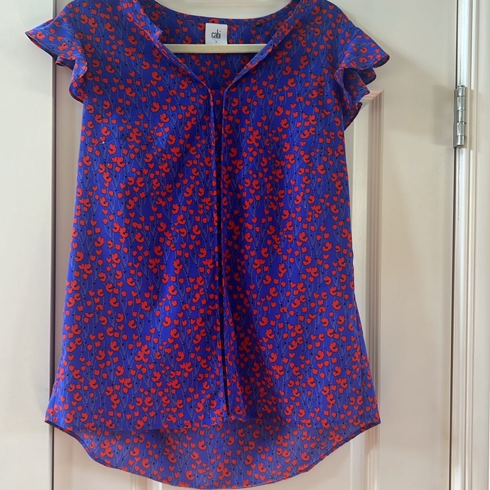 Cabi 5601 flutter sleeve Cheri’s Cherry blouse, S